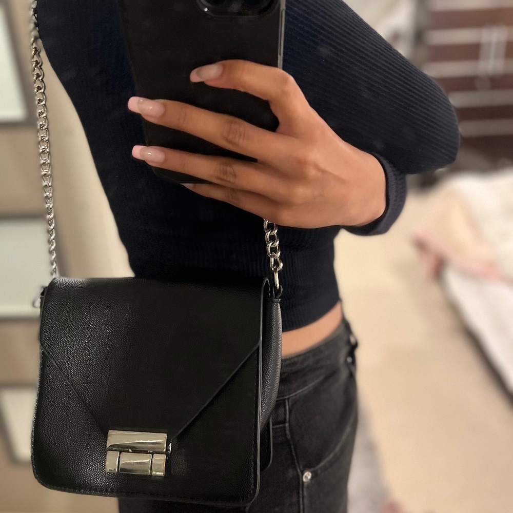 Black bershka shoulder bag!!
